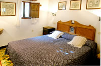 A room at the farm-hotel Alqueria de Morayma