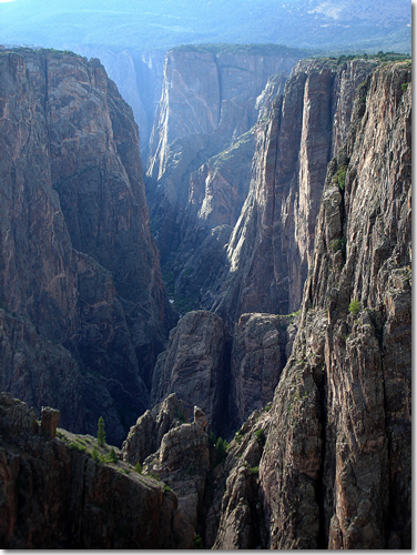 Teh view from Kneeling Camel at Nlack Canyon of teh Gunnison National Park, Colorado